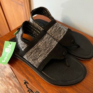 NWT Sanuk Yoga Sling 3 Knit Black and Gray, Thong Sandal w/Ankle Strap, Size 6